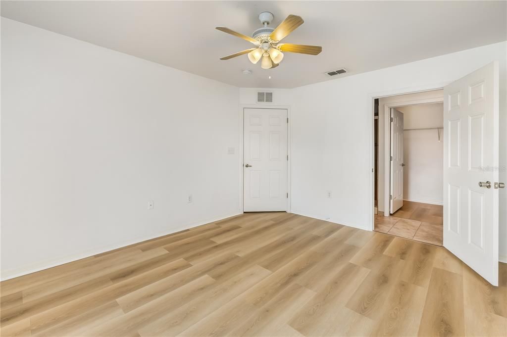 待售: $174,999 (2 贝兹, 2 浴室, 1050 平方英尺)