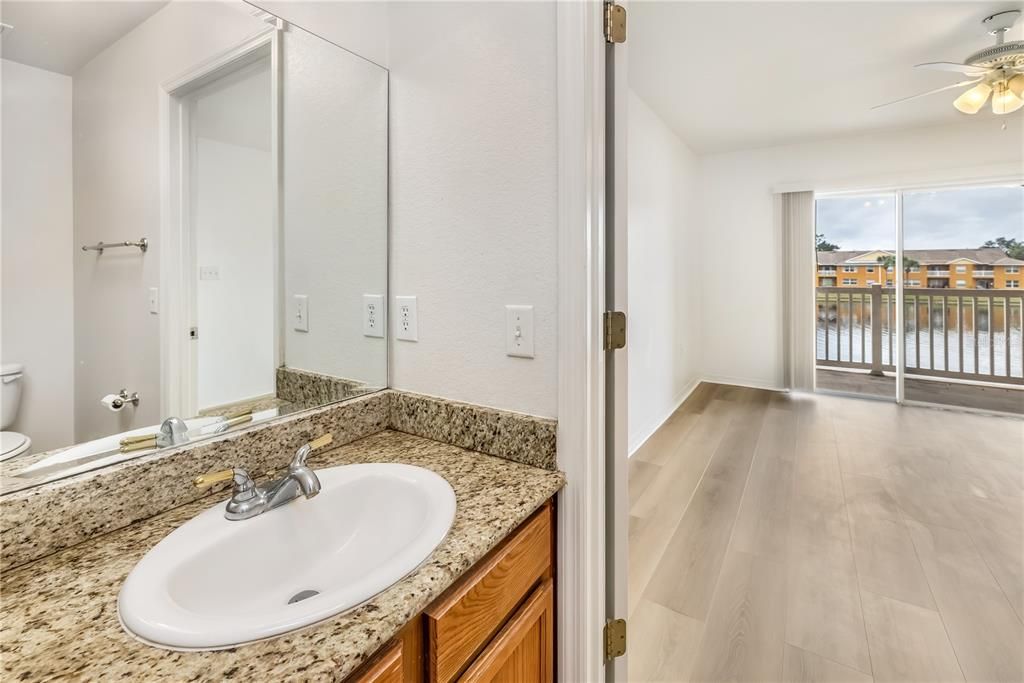 待售: $174,999 (2 贝兹, 2 浴室, 1050 平方英尺)