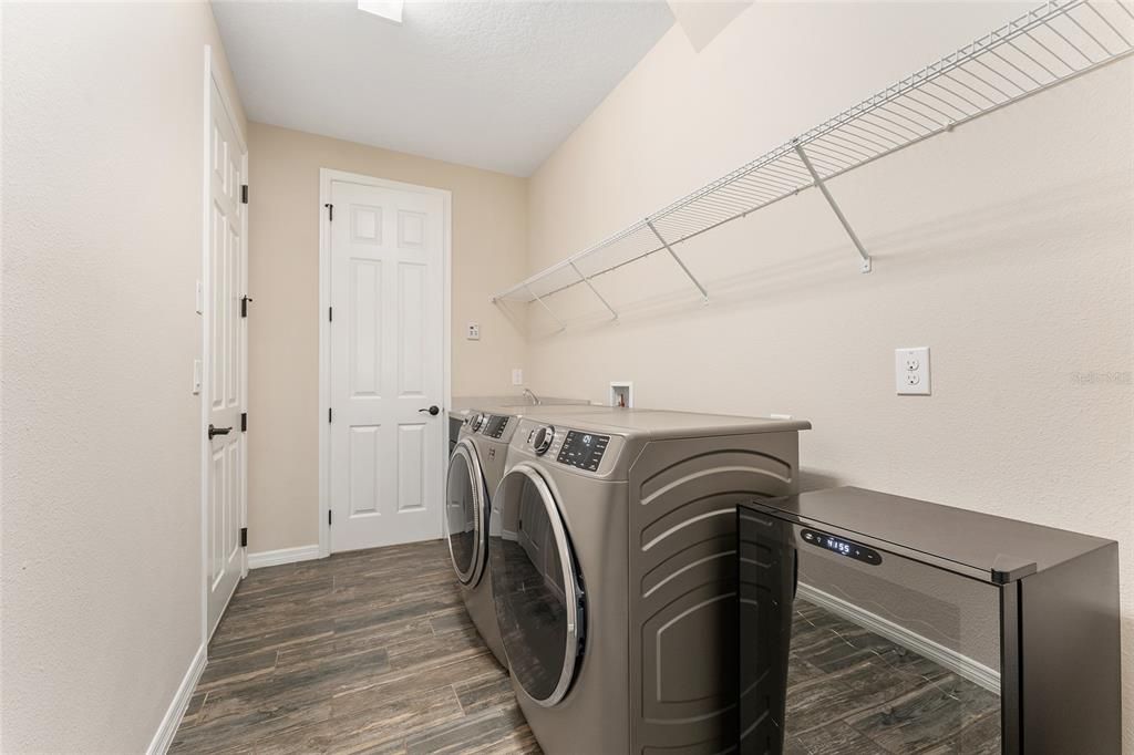 待售: $595,000 (3 贝兹, 3 浴室, 2348 平方英尺)