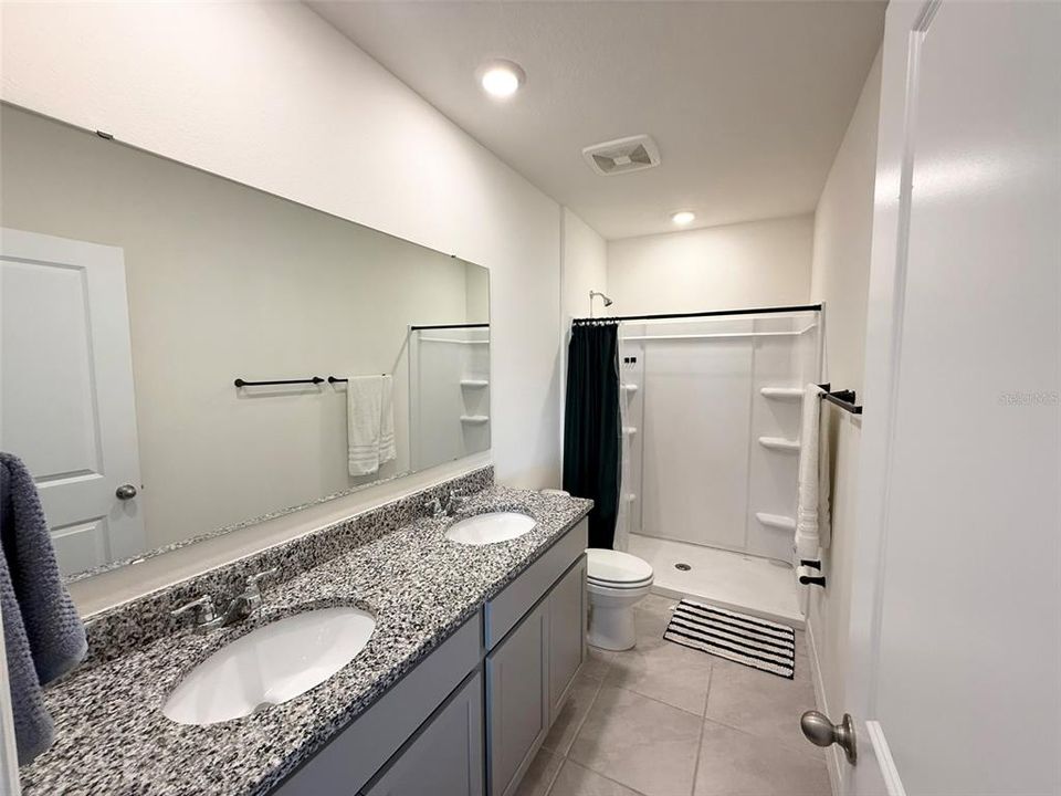 For Rent: $2,067 (3 beds, 2 baths, 1676 Square Feet)