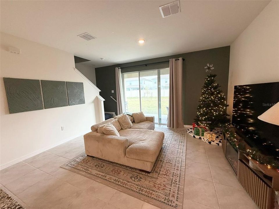 For Rent: $2,067 (3 beds, 2 baths, 1676 Square Feet)