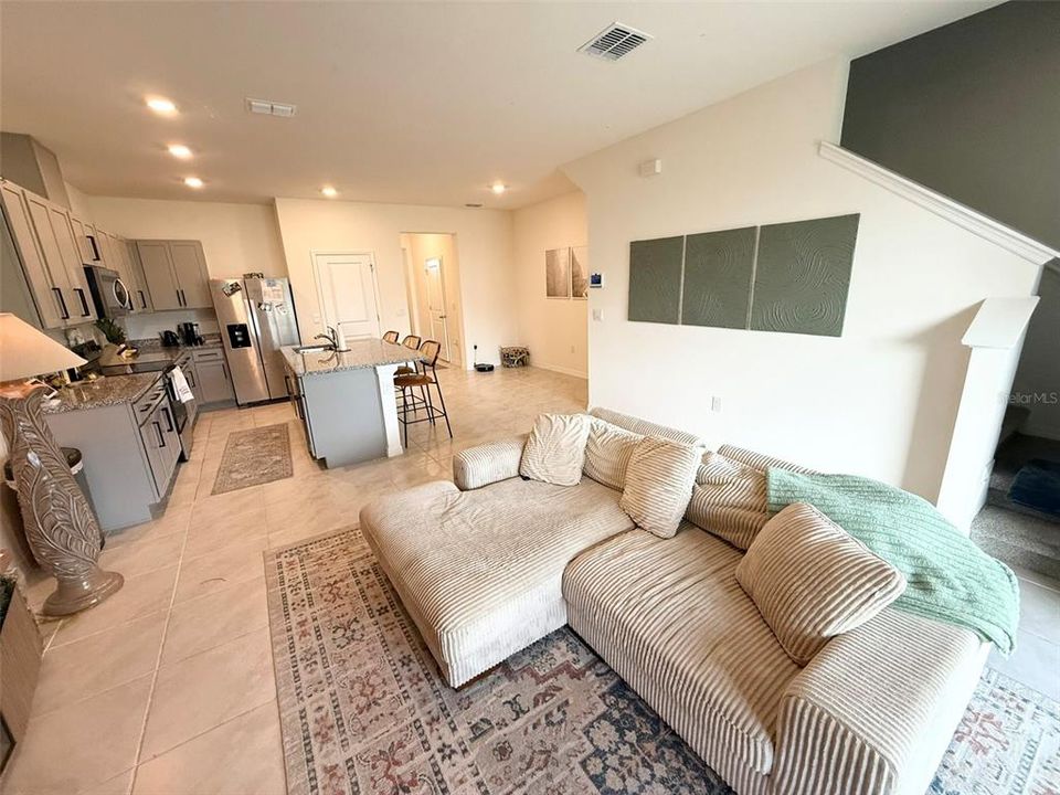 For Rent: $2,067 (3 beds, 2 baths, 1676 Square Feet)