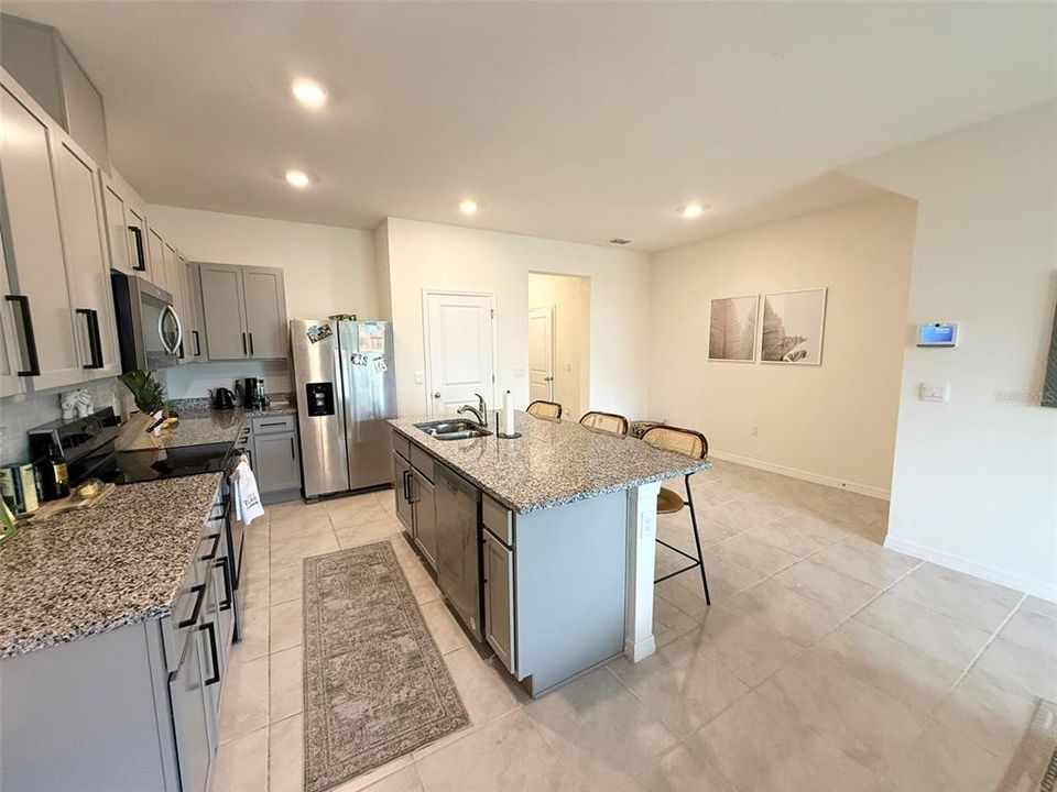 For Rent: $2,067 (3 beds, 2 baths, 1676 Square Feet)