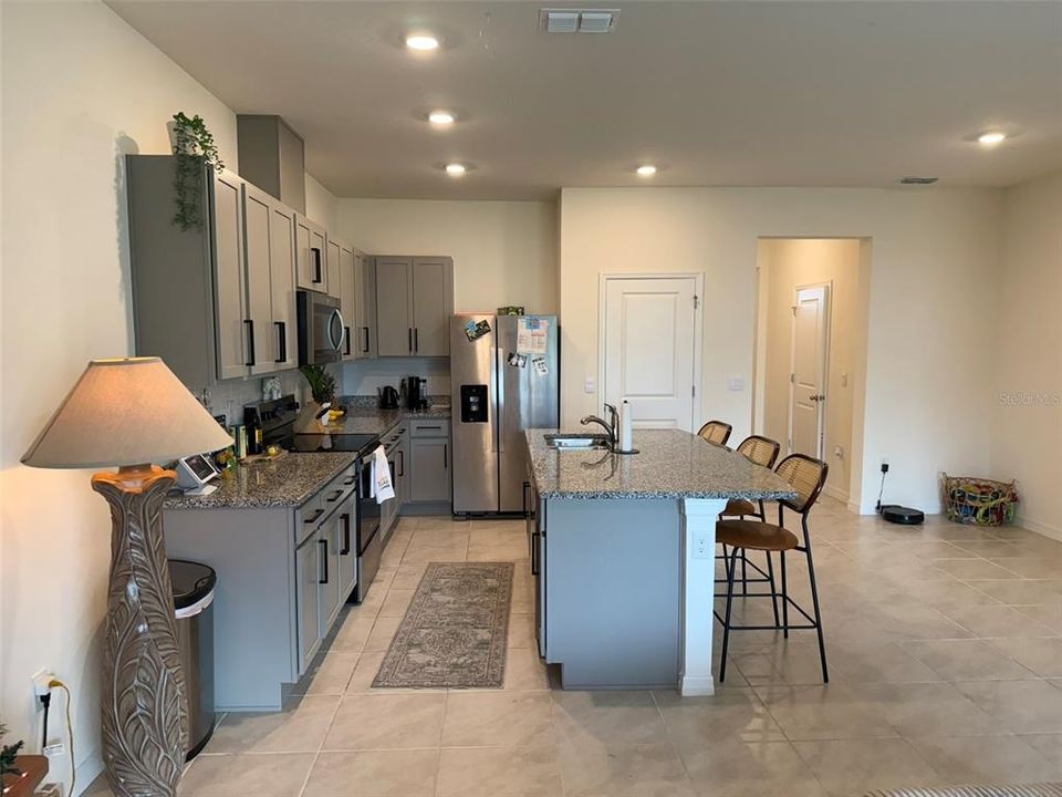 For Rent: $2,067 (3 beds, 2 baths, 1676 Square Feet)