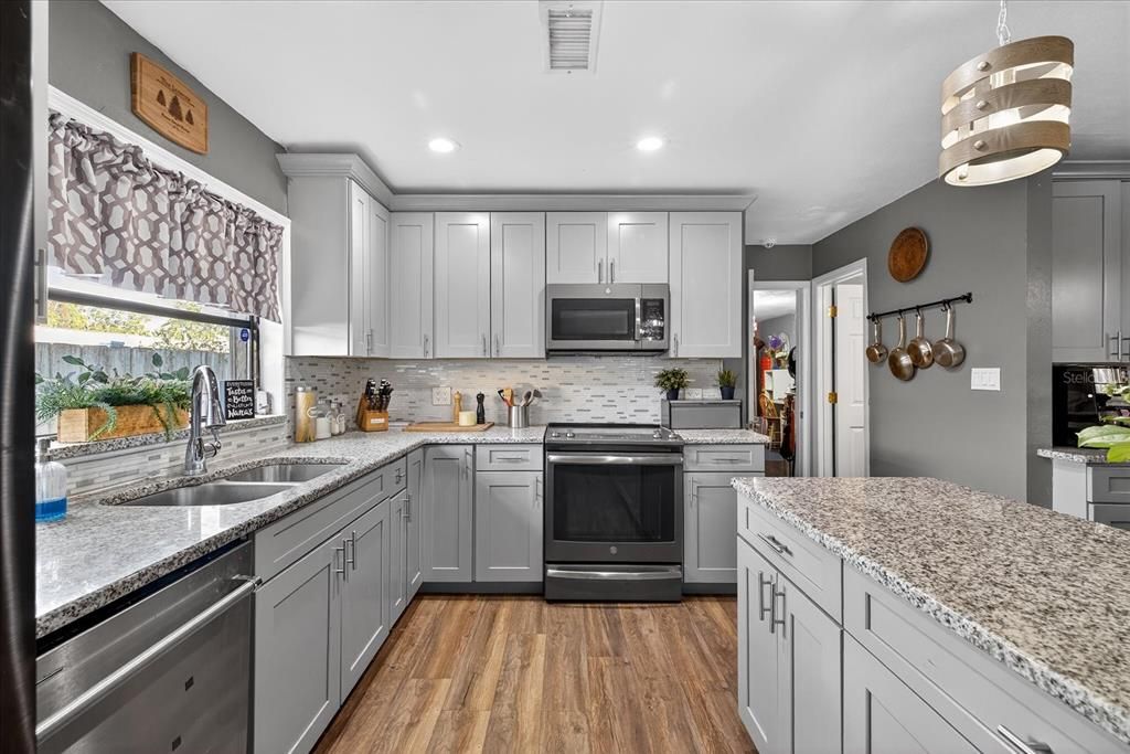 待售: $385,000 (3 贝兹, 2 浴室, 1852 平方英尺)