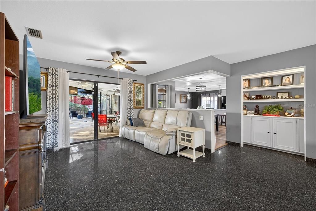 待售: $385,000 (3 贝兹, 2 浴室, 1852 平方英尺)