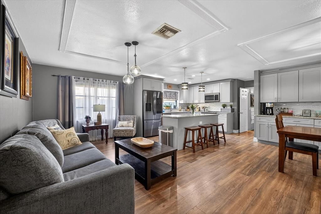 待售: $385,000 (3 贝兹, 2 浴室, 1852 平方英尺)