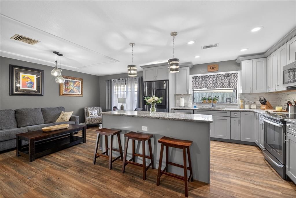 待售: $385,000 (3 贝兹, 2 浴室, 1852 平方英尺)