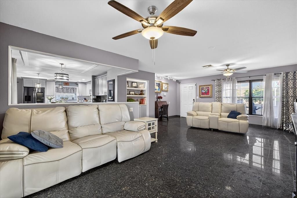 待售: $385,000 (3 贝兹, 2 浴室, 1852 平方英尺)