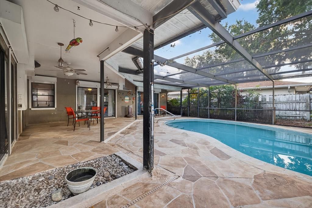 待售: $385,000 (3 贝兹, 2 浴室, 1852 平方英尺)