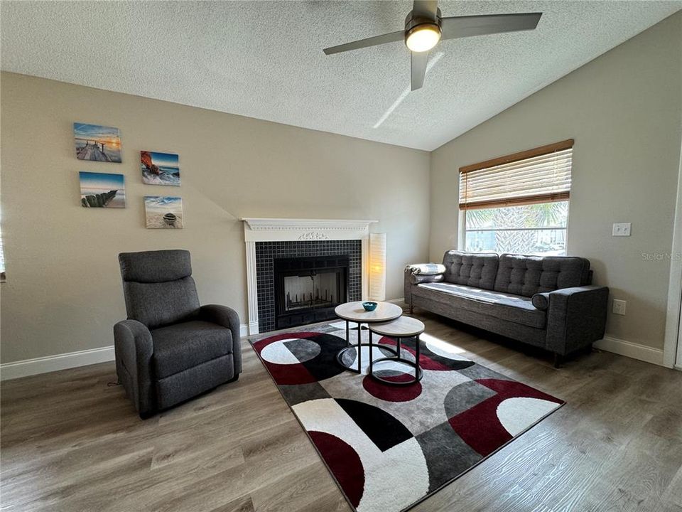 For Rent: $1,600 (2 beds, 2 baths, 912 Square Feet)