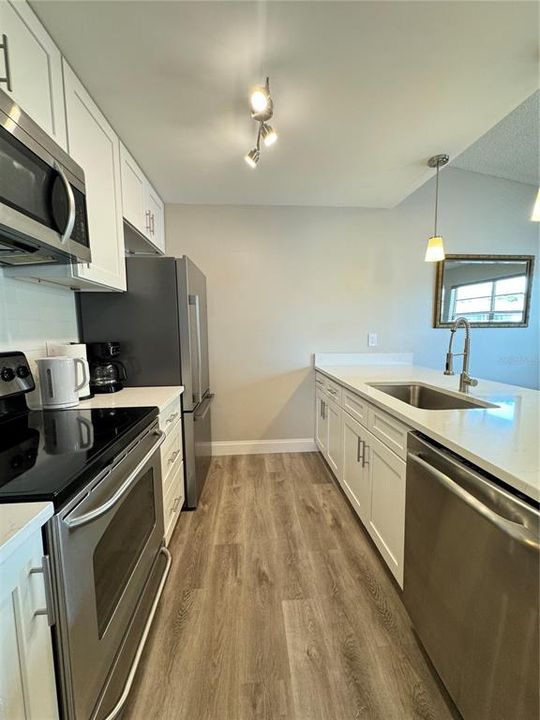 For Rent: $1,600 (2 beds, 2 baths, 912 Square Feet)