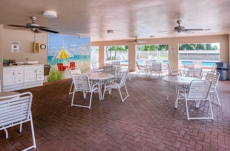 For Rent: $1,600 (2 beds, 2 baths, 912 Square Feet)