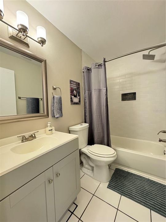 For Rent: $1,600 (2 beds, 2 baths, 912 Square Feet)