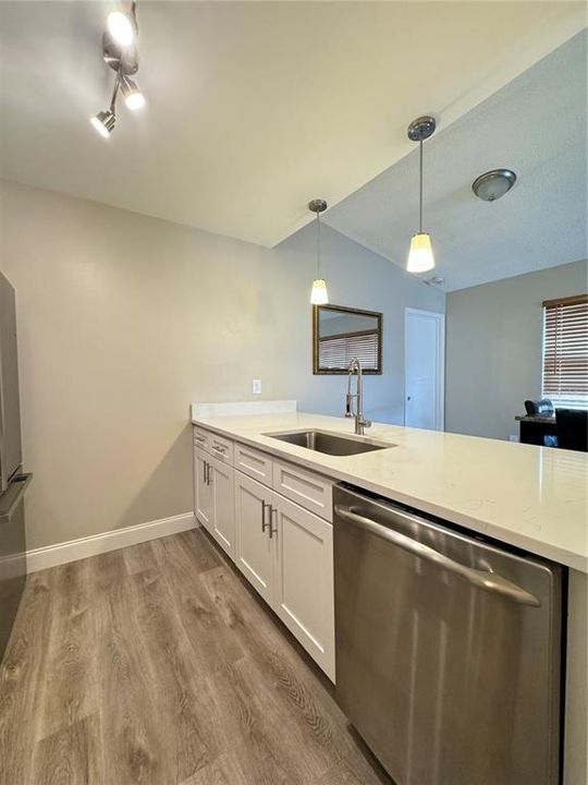 For Rent: $1,600 (2 beds, 2 baths, 912 Square Feet)