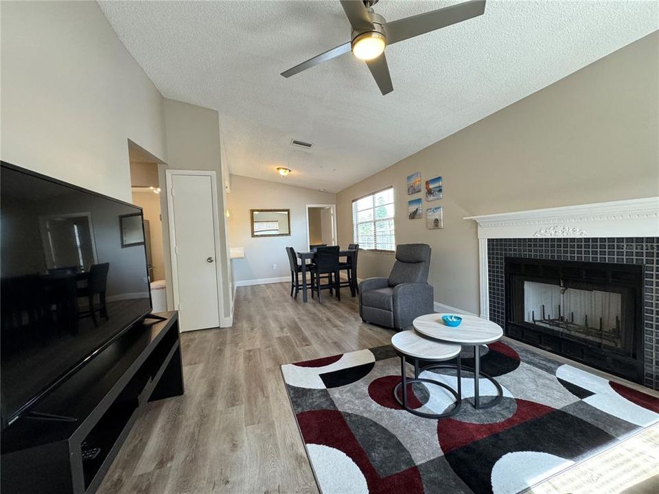 For Rent: $1,600 (2 beds, 2 baths, 912 Square Feet)