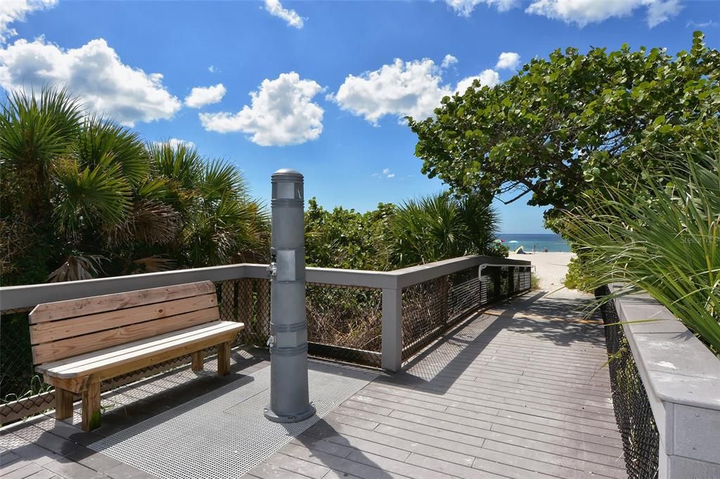 For Sale: $650,000 (4 beds, 2 baths, 2554 Square Feet)