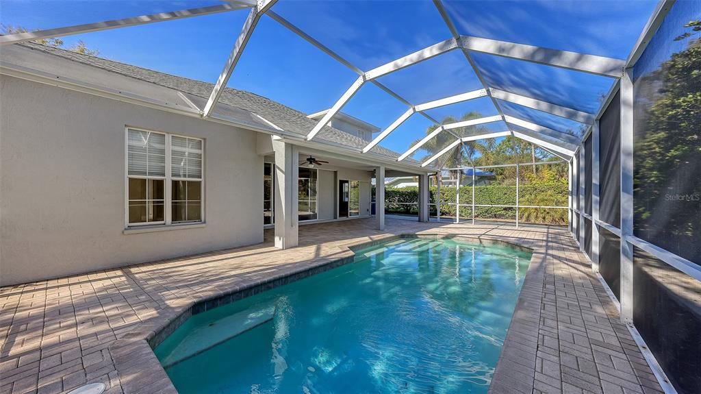 For Sale: $650,000 (4 beds, 2 baths, 2554 Square Feet)