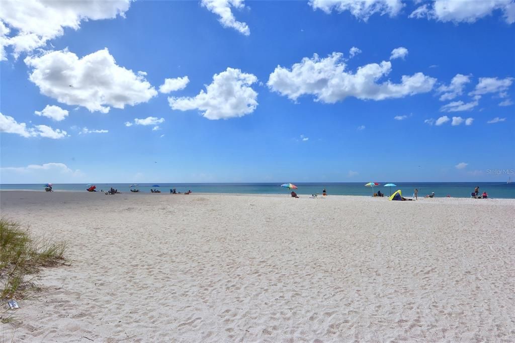 For Sale: $650,000 (4 beds, 2 baths, 2554 Square Feet)