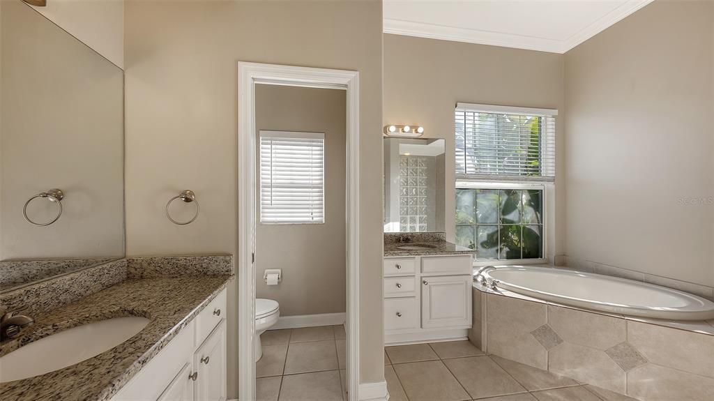 For Sale: $650,000 (4 beds, 2 baths, 2554 Square Feet)