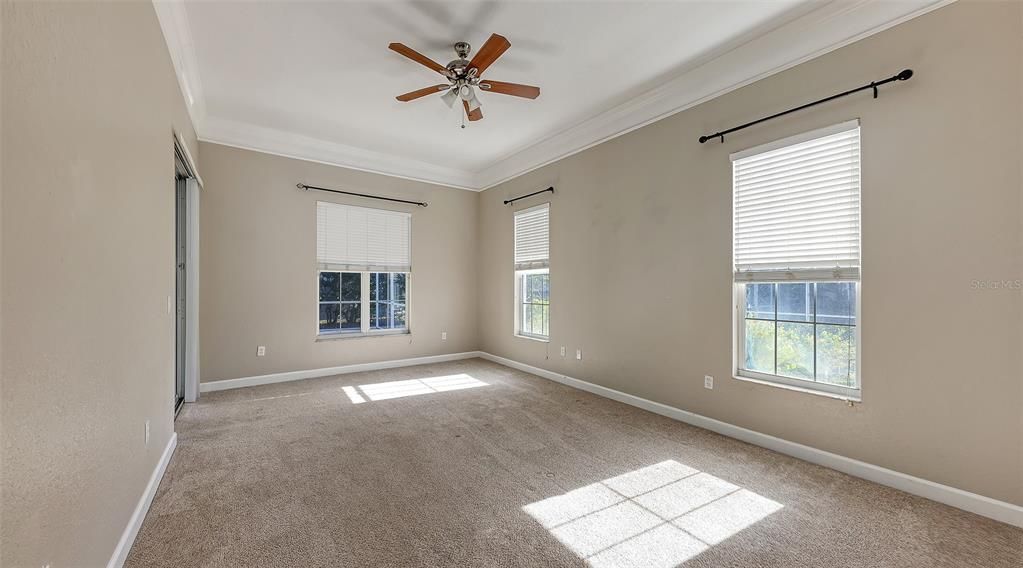 For Sale: $650,000 (4 beds, 2 baths, 2554 Square Feet)