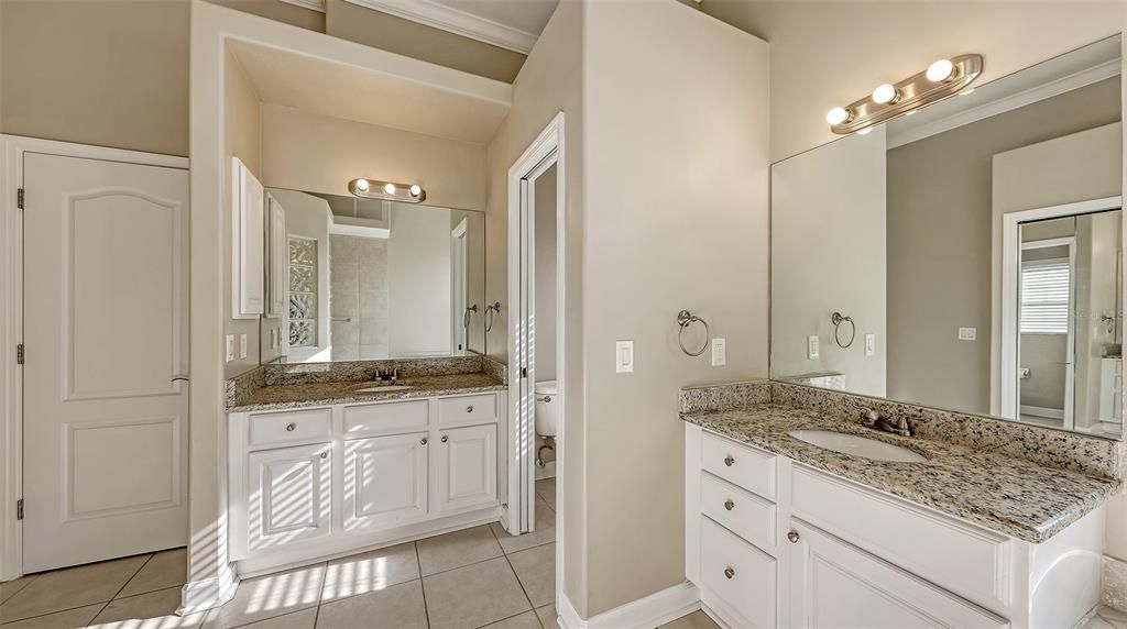 For Sale: $650,000 (4 beds, 2 baths, 2554 Square Feet)