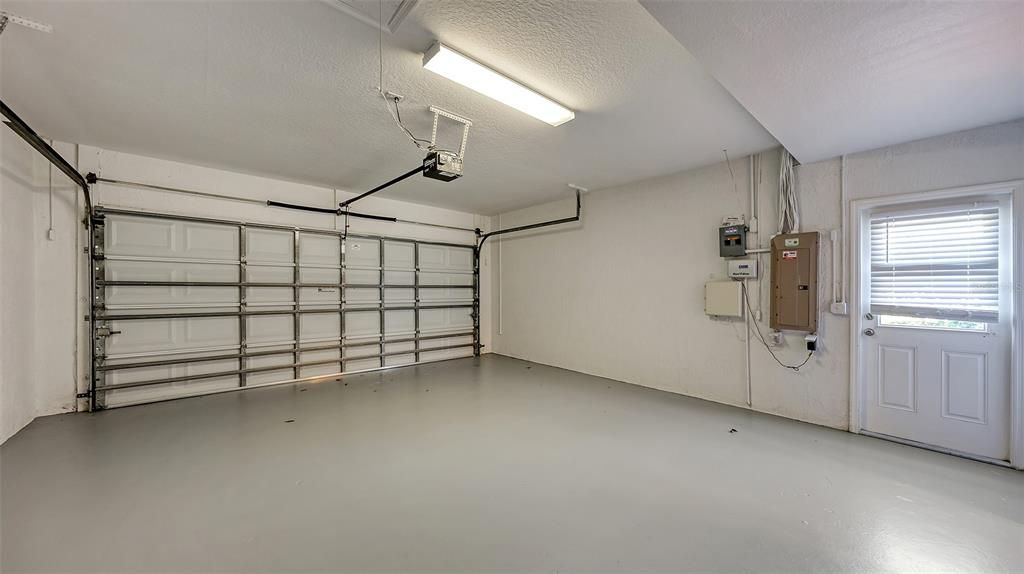 For Sale: $650,000 (4 beds, 2 baths, 2554 Square Feet)