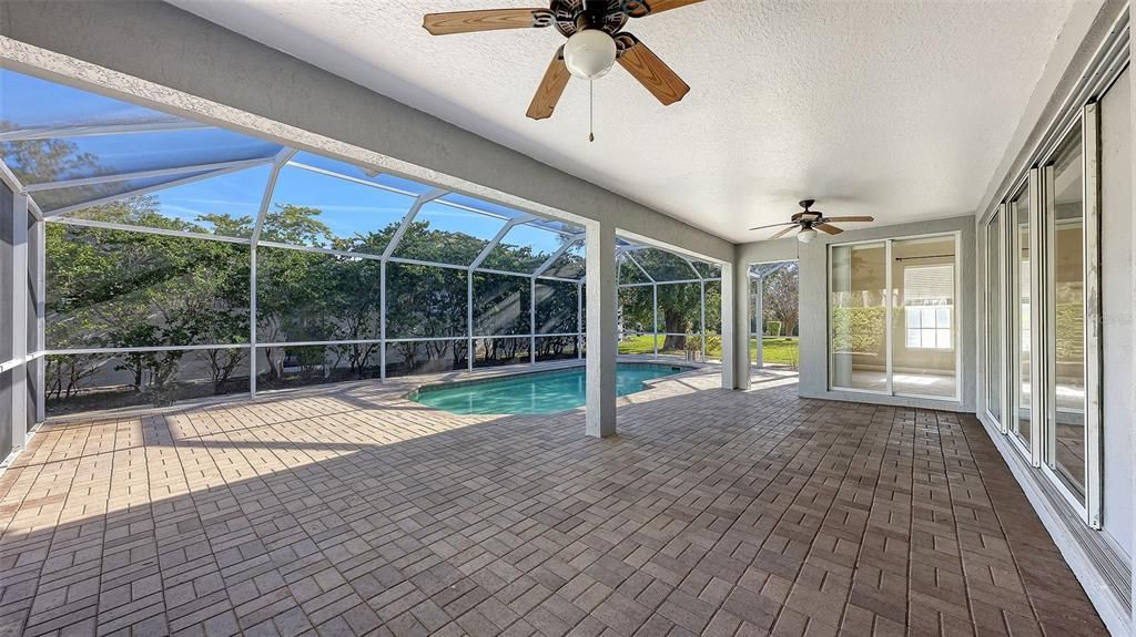 For Sale: $650,000 (4 beds, 2 baths, 2554 Square Feet)