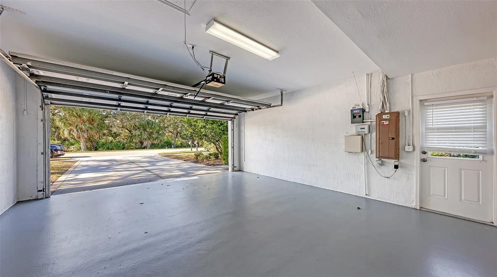 For Sale: $650,000 (4 beds, 2 baths, 2554 Square Feet)