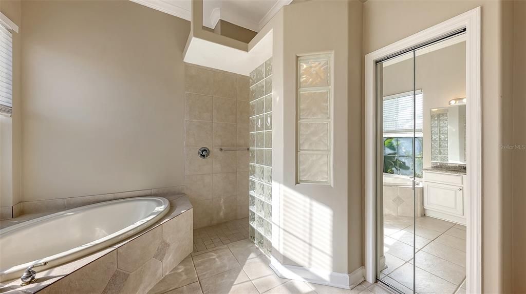 For Sale: $650,000 (4 beds, 2 baths, 2554 Square Feet)