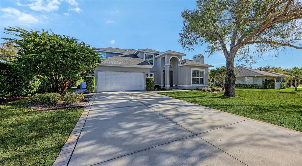 For Sale: $650,000 (4 beds, 2 baths, 2554 Square Feet)