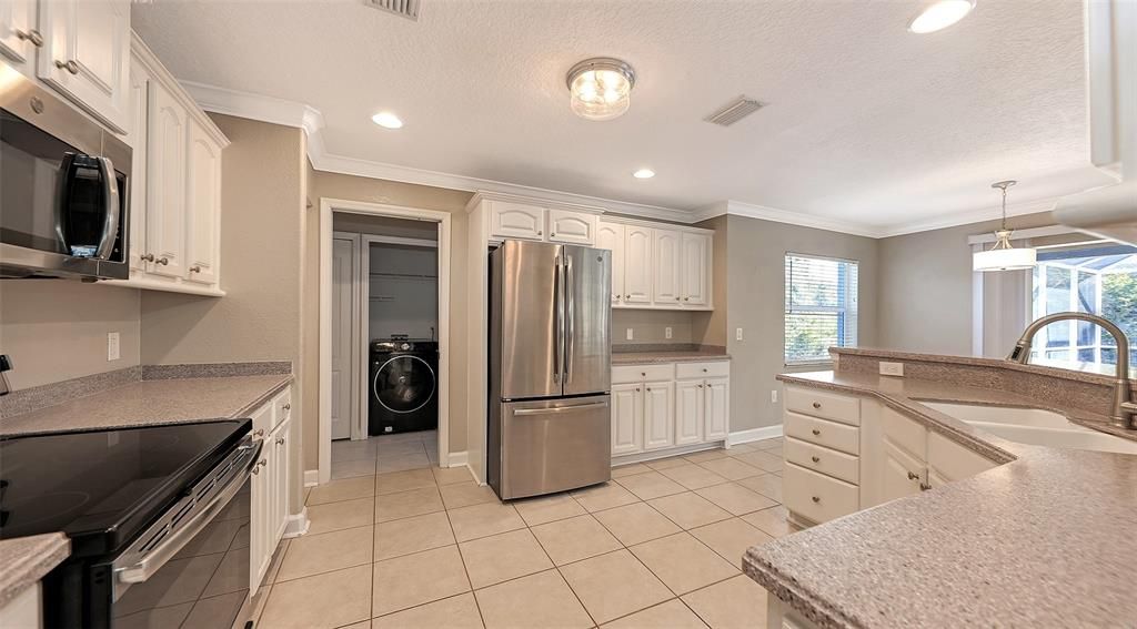 For Sale: $650,000 (4 beds, 2 baths, 2554 Square Feet)