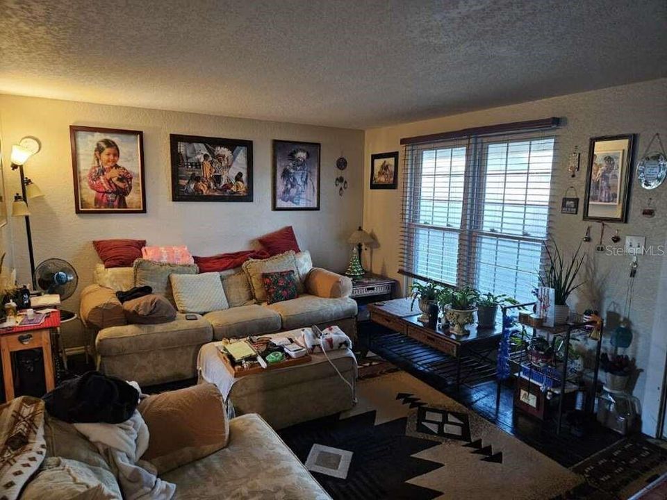 For Sale: $175,000 (2 beds, 1 baths, 760 Square Feet)