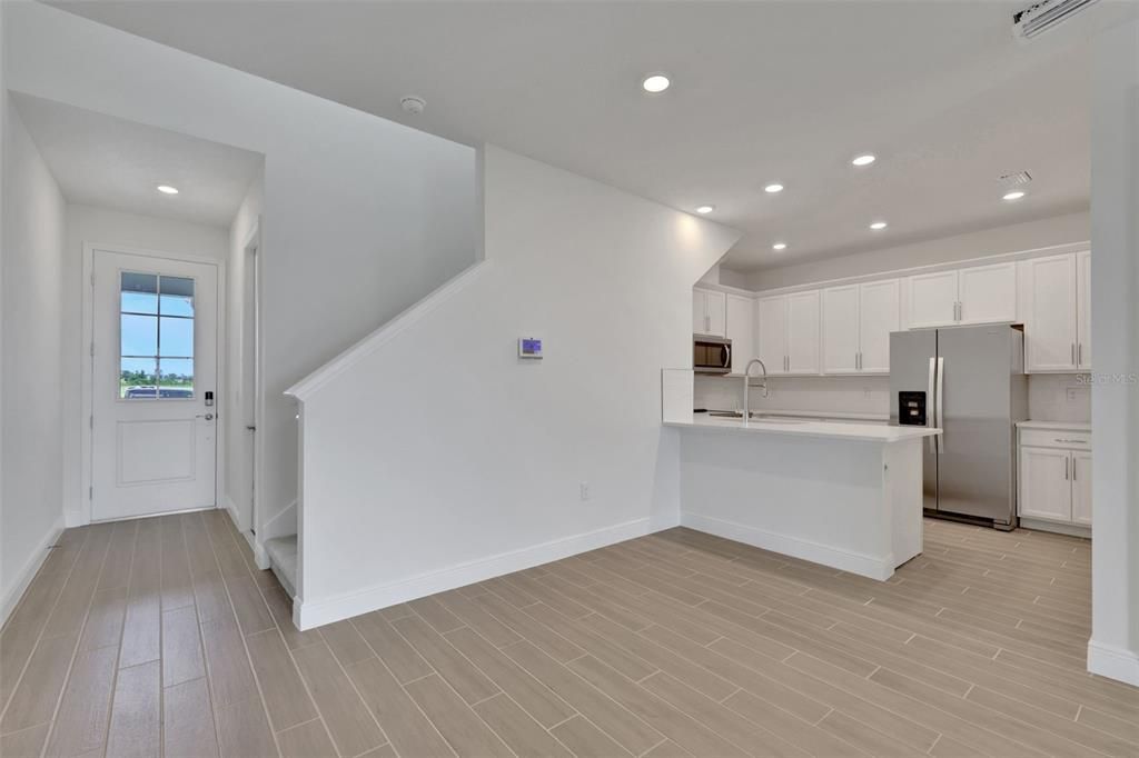 Под контрактом: $348,267 (3 спален, 2 ванн, 1807 Квадратных фут)