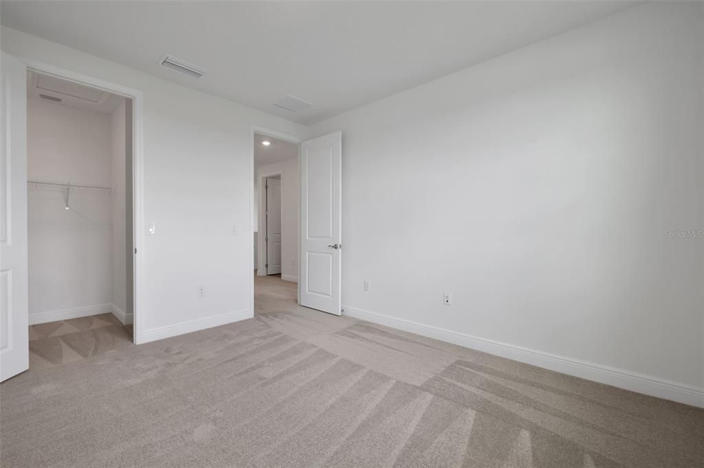 Под контрактом: $348,267 (3 спален, 2 ванн, 1807 Квадратных фут)