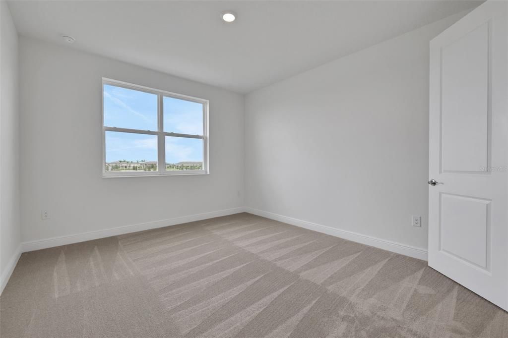 Под контрактом: $348,267 (3 спален, 2 ванн, 1807 Квадратных фут)