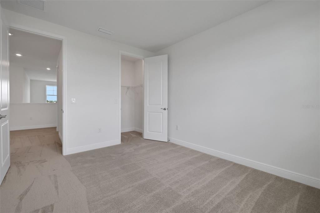 Под контрактом: $348,267 (3 спален, 2 ванн, 1807 Квадратных фут)