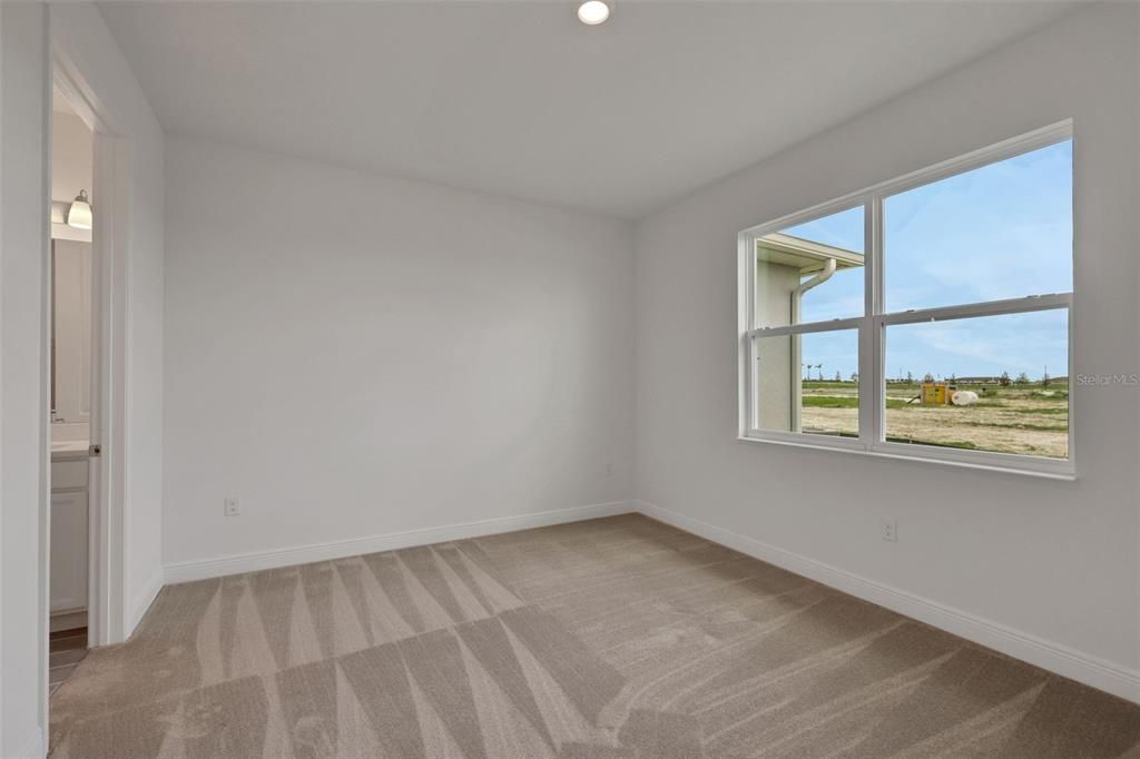 Под контрактом: $348,267 (3 спален, 2 ванн, 1807 Квадратных фут)