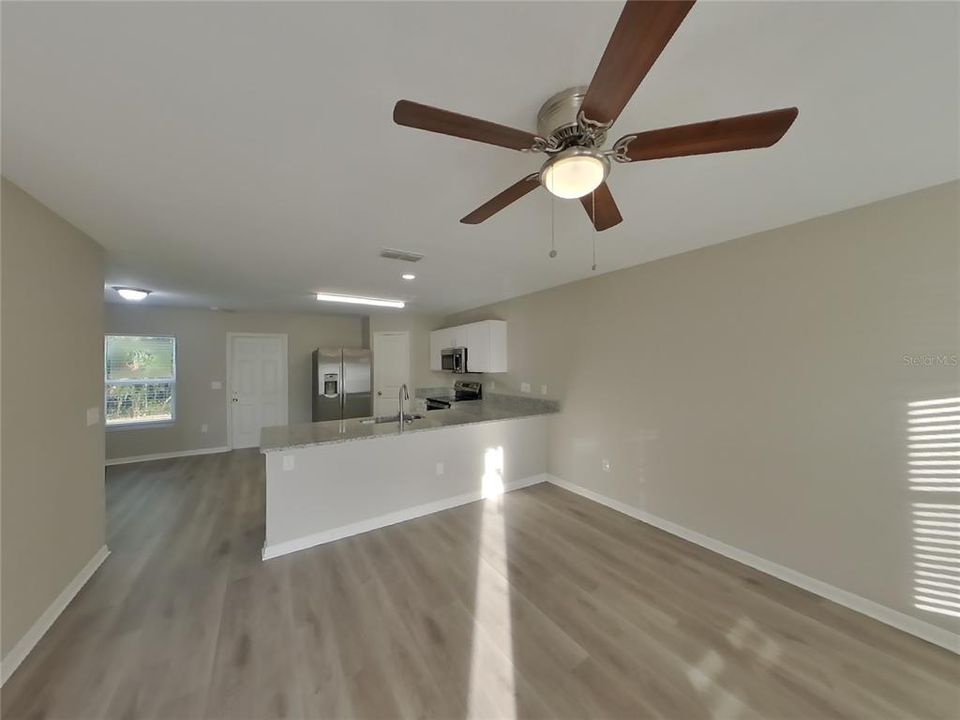 For Rent: $2,149 (4 beds, 3 baths, 1811 Square Feet)