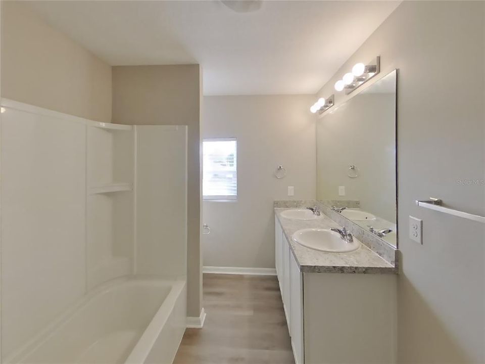 For Rent: $2,149 (4 beds, 3 baths, 1811 Square Feet)