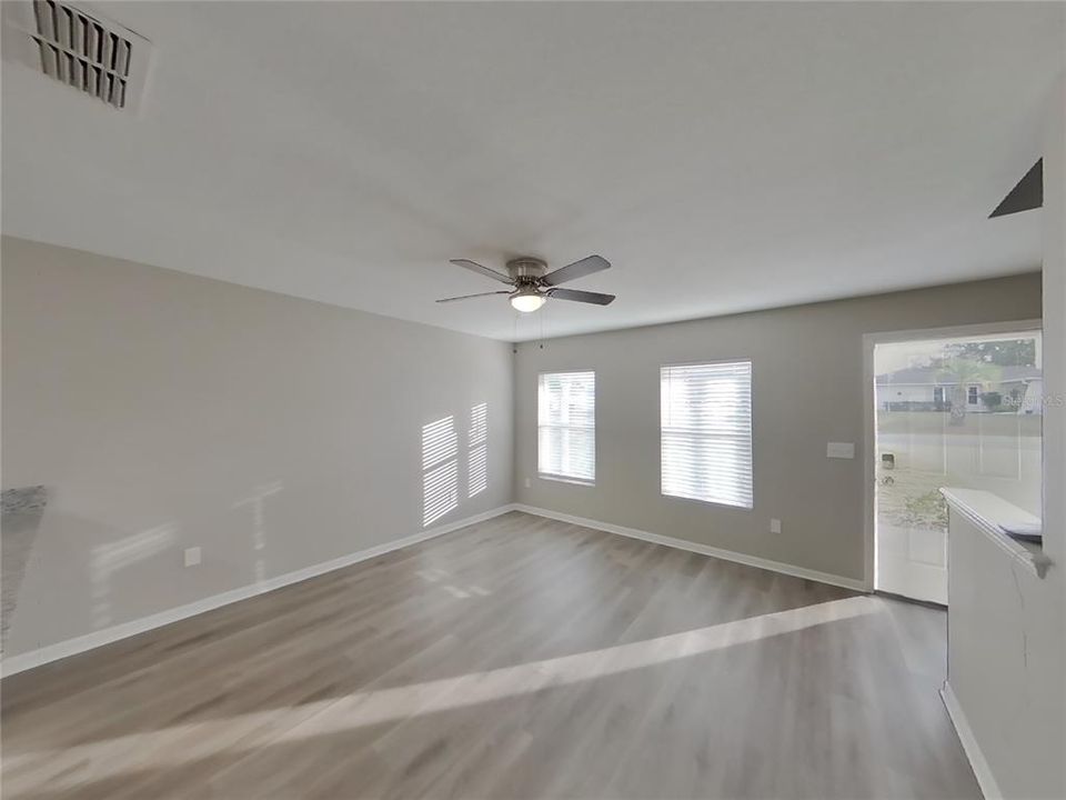 For Rent: $2,149 (4 beds, 3 baths, 1811 Square Feet)