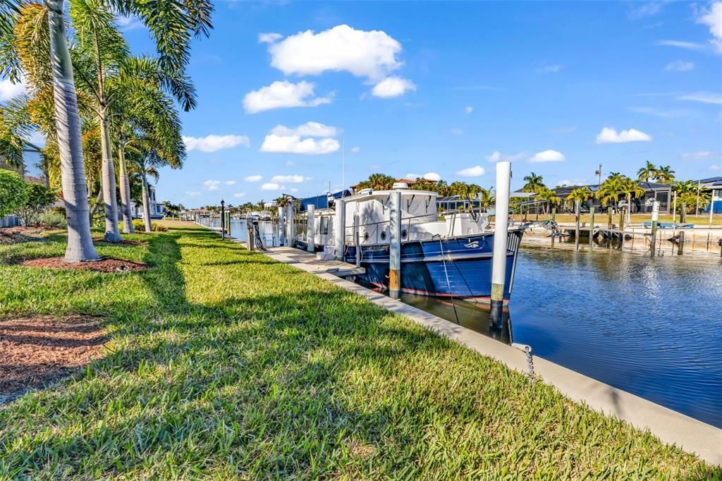 For Sale: $749,000 (3 beds, 3 baths, 2217 Square Feet)