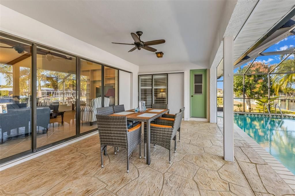 For Sale: $749,000 (3 beds, 3 baths, 2217 Square Feet)