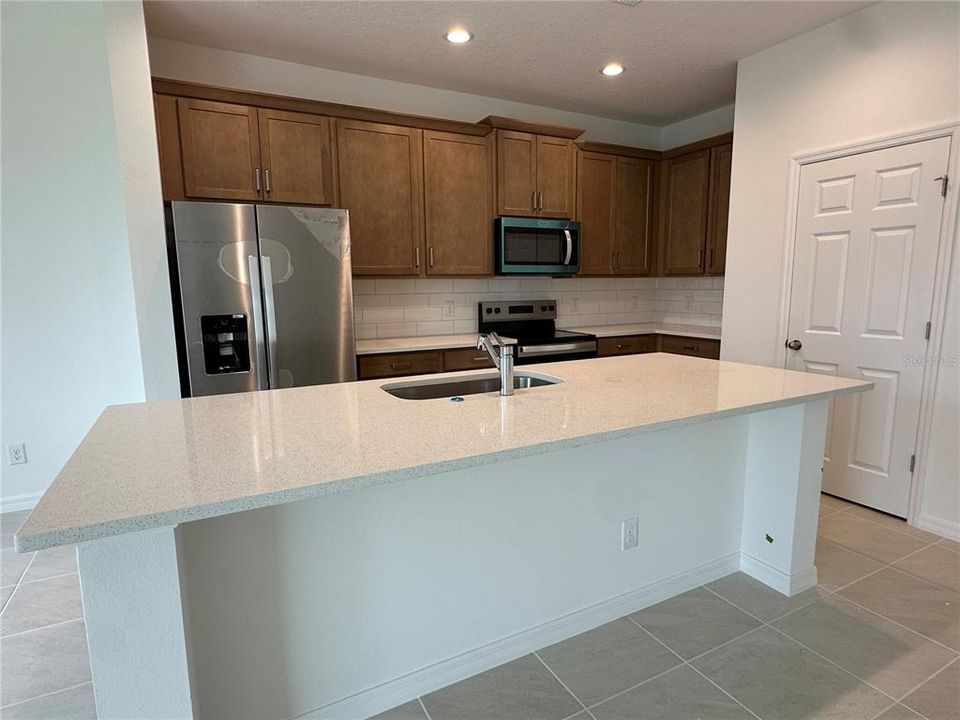 For Sale: $399,999 (4 beds, 2 baths, 1867 Square Feet)