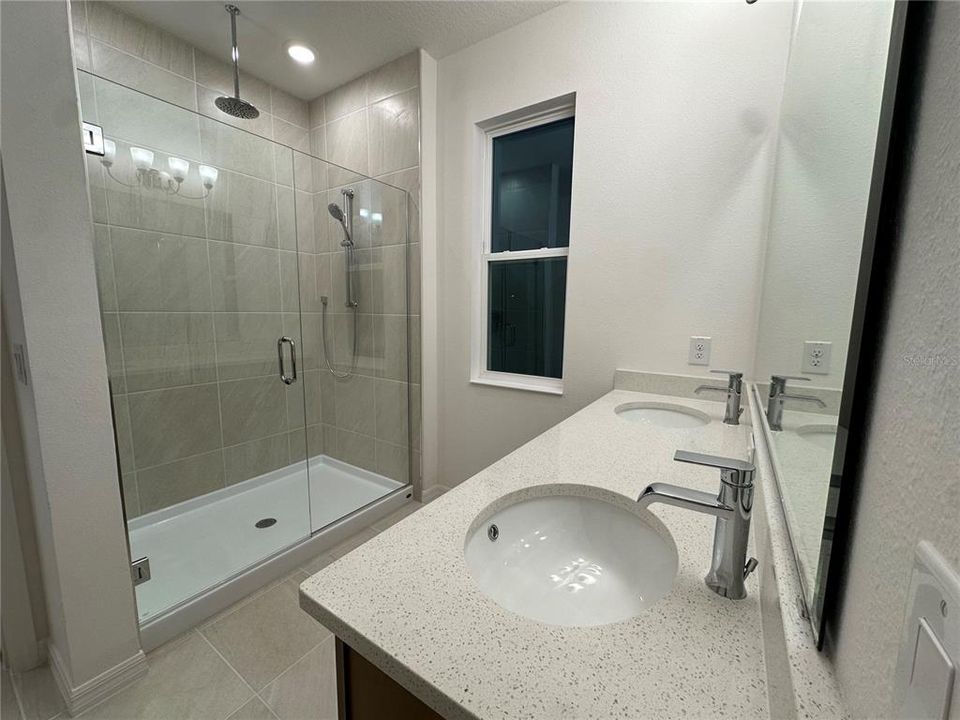 For Sale: $399,999 (4 beds, 2 baths, 1867 Square Feet)