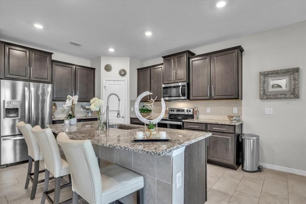 На продажу: $499,000 (3 спален, 2 ванн, 2045 Квадратных фут)