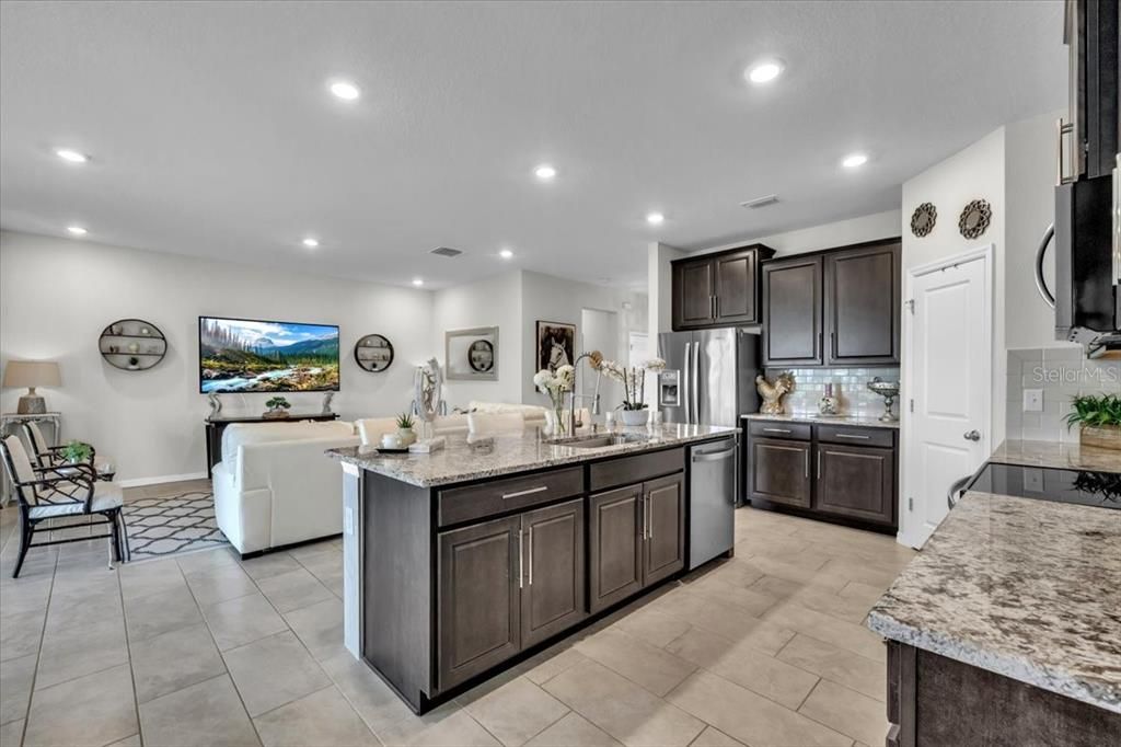 На продажу: $499,000 (3 спален, 2 ванн, 2045 Квадратных фут)