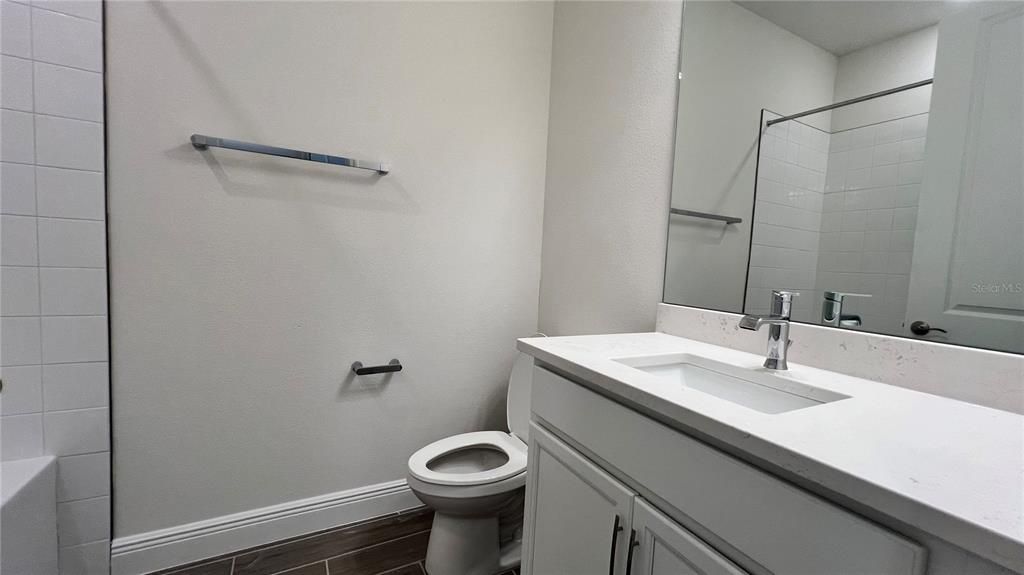 Под контрактом: $320,000 (3 спален, 2 ванн, 1433 Квадратных фут)