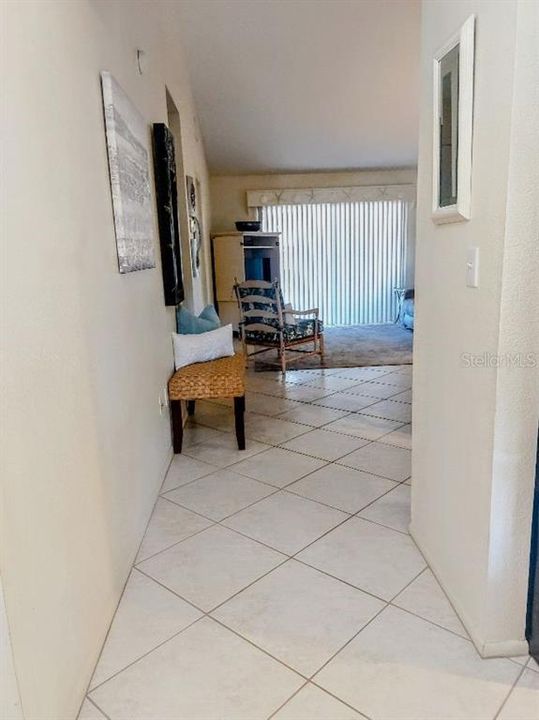 For Sale: $210,000 (2 beds, 2 baths, 937 Square Feet)