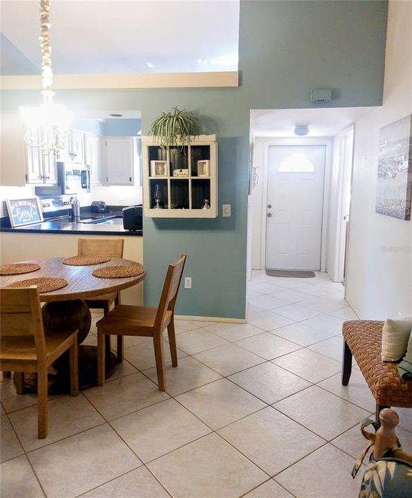 For Sale: $210,000 (2 beds, 2 baths, 937 Square Feet)